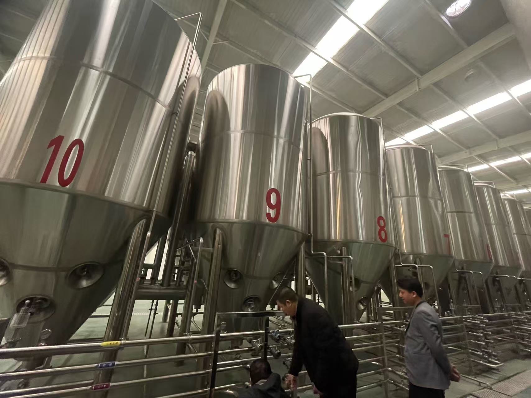 富文镇精酿啤酒设备厂—平面布置、设备设计、制造、调试、培训等一条龙服务
